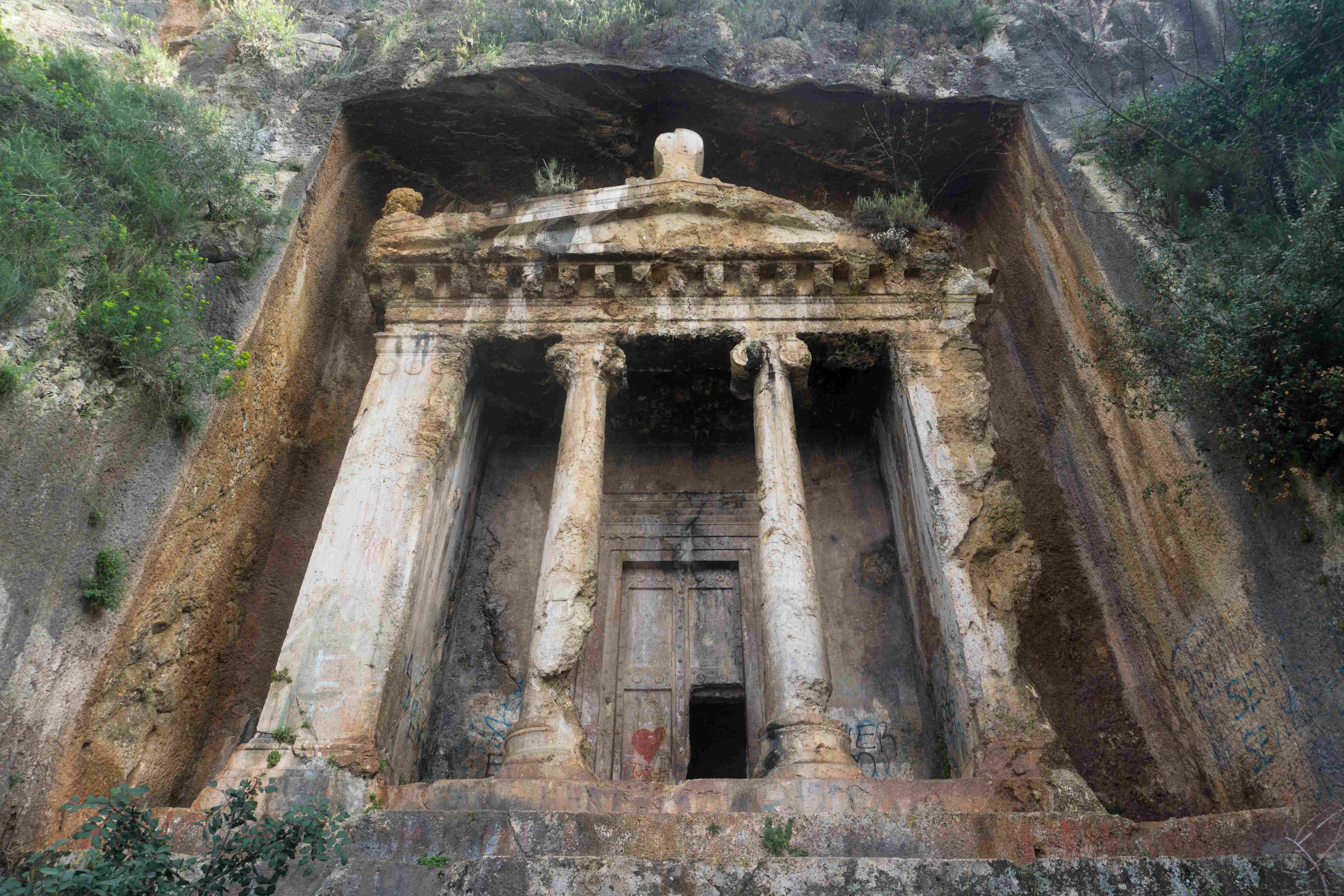🏛️ 아민타스 바위 무덤 (Amyntas Rock Tombs)